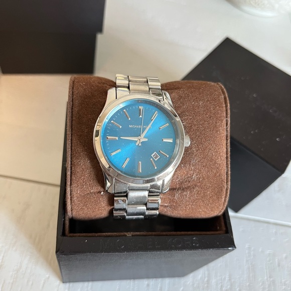 Micheal kors silver and blue watch - Picture 3 of 11